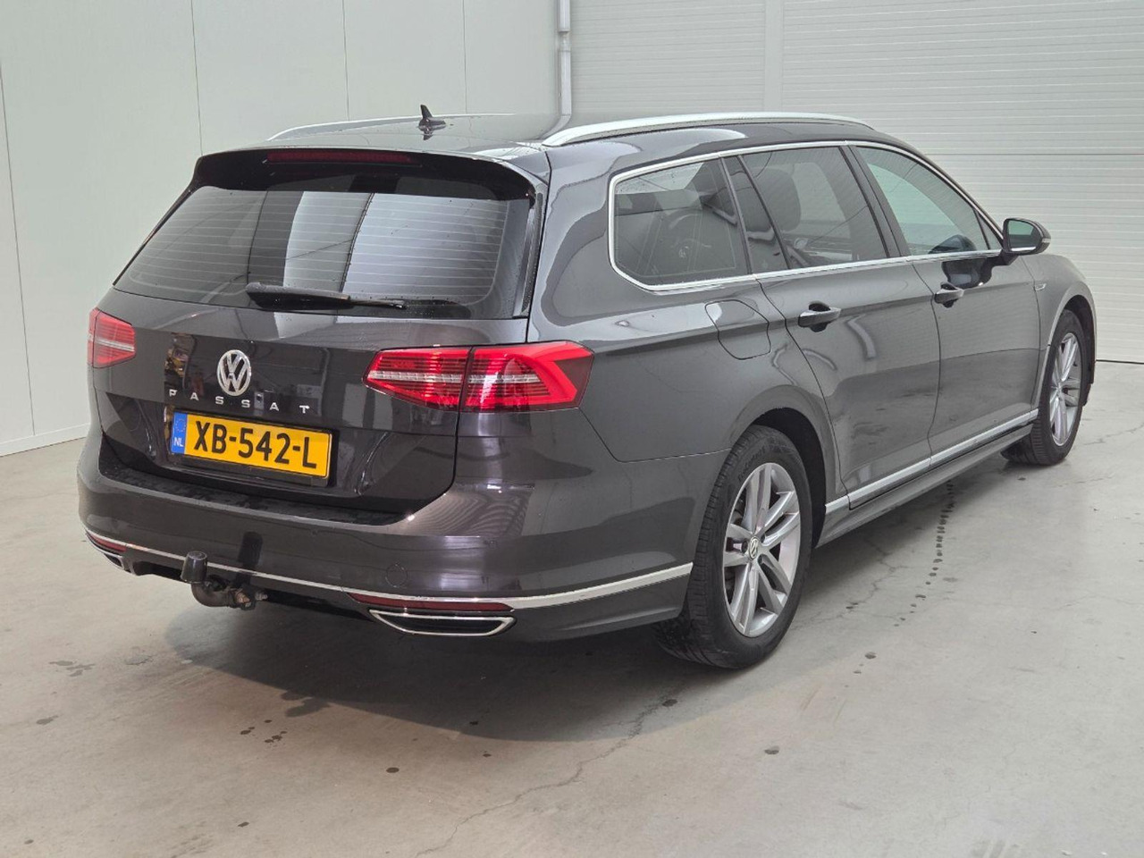 Volkswagen Passat Variant 1.6 TDI Highline Business R | 2018 | 179.613 km | Automaat | XB542L | NAP: Logisch - Car: picture 4 Volkswagen Passat Variant 1.6 TDI Highline Business R | 2018 | 179.613 km | Automaat | XB542L | NAP: Logisch - Car: picture 4