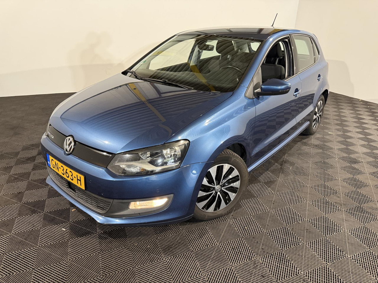 Volkswagen | Polo | 1.0 BlueMotion Edition | 2015 | 255.096 km | GN363H | Logisch - Hatchback: picture 1 Volkswagen | Polo | 1.0 BlueMotion Edition | 2015 | 255.096 km | GN363H | Logisch - Hatchback: picture 1