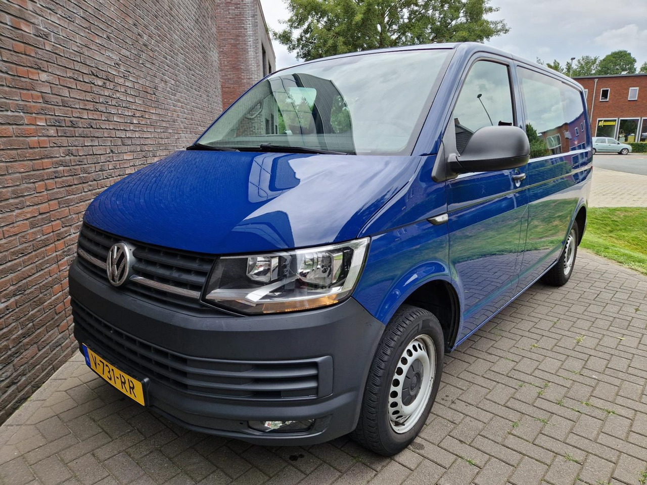 Volkswagen | Transporter | 2.0 TDI L1H2 Highline | 2018 | 251.292 km | V731RR | Logisch - Combi van: picture 1 Volkswagen | Transporter | 2.0 TDI L1H2 Highline | 2018 | 251.292 km | V731RR | Logisch - Combi van: picture 1