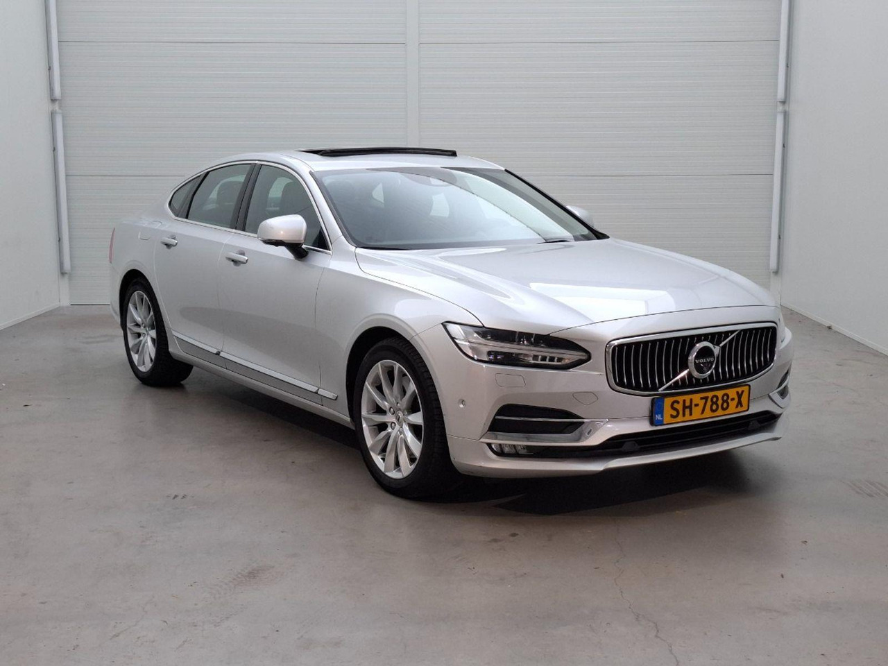 Volvo S90 2.0 D5 AWD Inscription | 2016 | 175.340 km | Automaat | SH788X | NAP: Geen oordeel - Sedan: picture 2 Volvo S90 2.0 D5 AWD Inscription | 2016 | 175.340 km | Automaat | SH788X | NAP: Geen oordeel - Sedan: picture 2