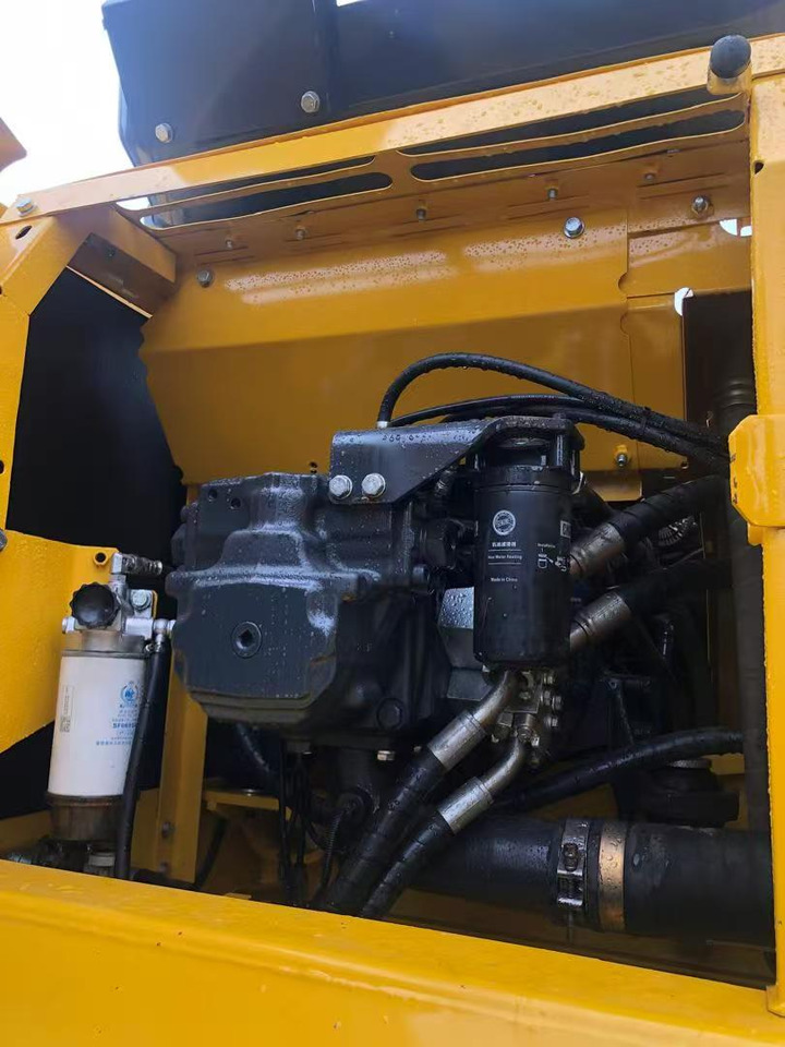 Komatsu PC220-8 - Crawler excavator: picture 5 Komatsu PC220-8 - Crawler excavator: picture 5