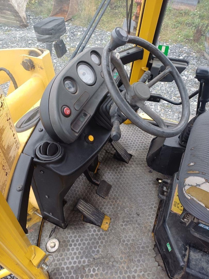 Wheel loader Komatsu WB70A Pyöräkuormaaja: picture 9