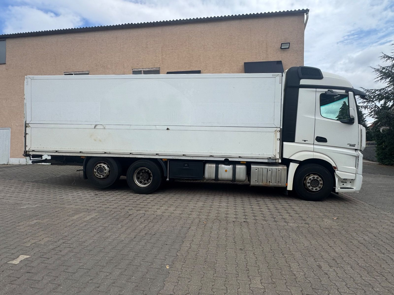 Mercedes-Benz Actros2545/Lift-Lenk/Mitnahmestp/Retarder - Box truck: picture 2 Mercedes-Benz Actros2545/Lift-Lenk/Mitnahmestp/Retarder - Box truck: picture 2