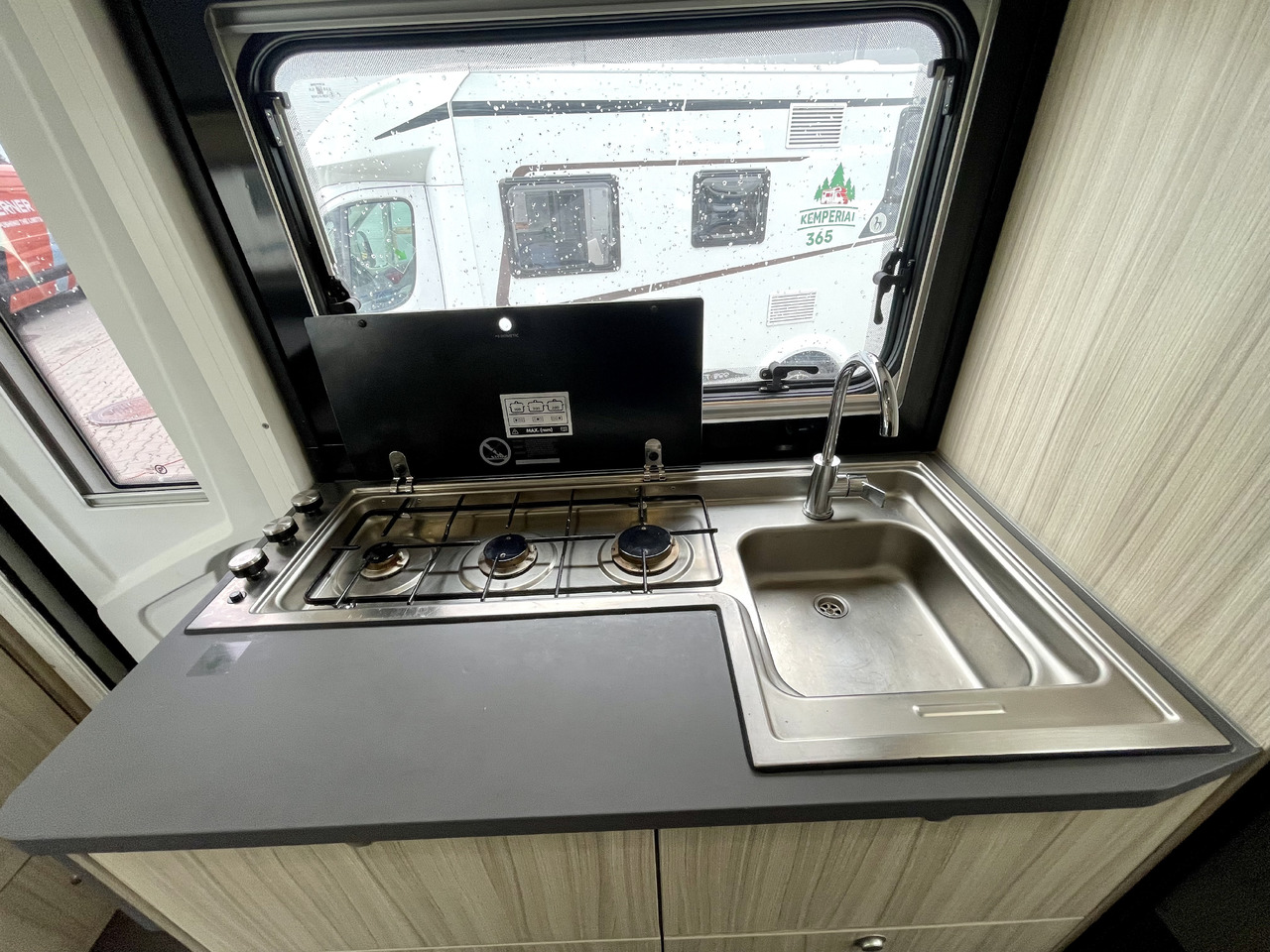 Alcove motorhome SUN LIVING A 70 DK: picture 7