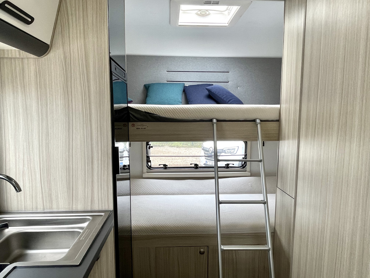 Alcove motorhome SUN LIVING A 70 DK: picture 11