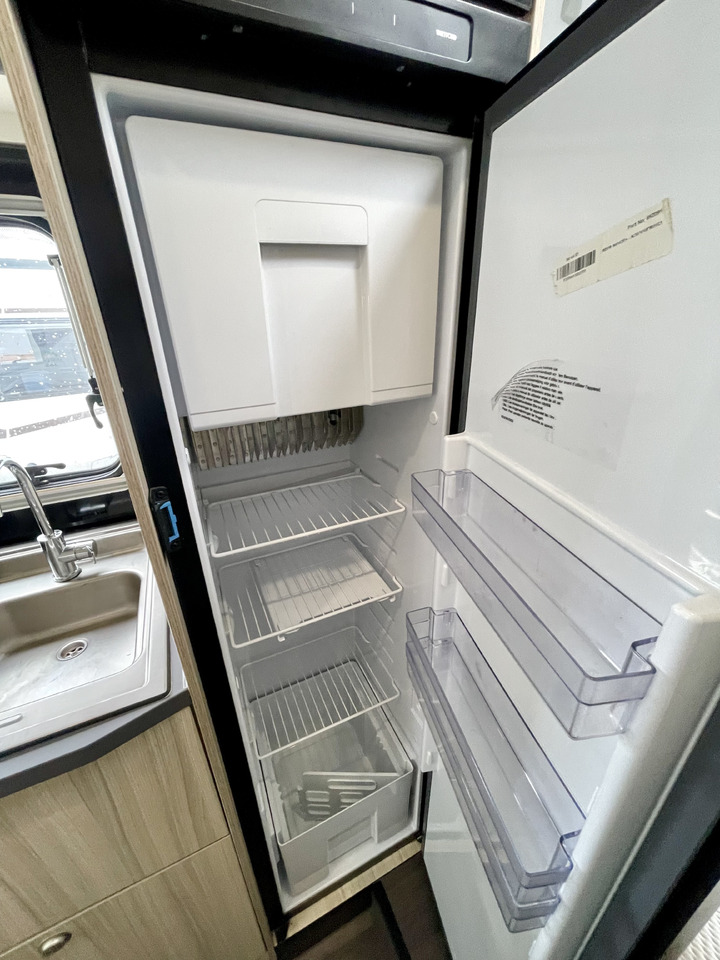 Alcove motorhome SUN LIVING A 70 DK: picture 8