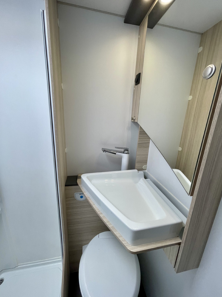 Alcove motorhome SUN LIVING A 70 DK: picture 10