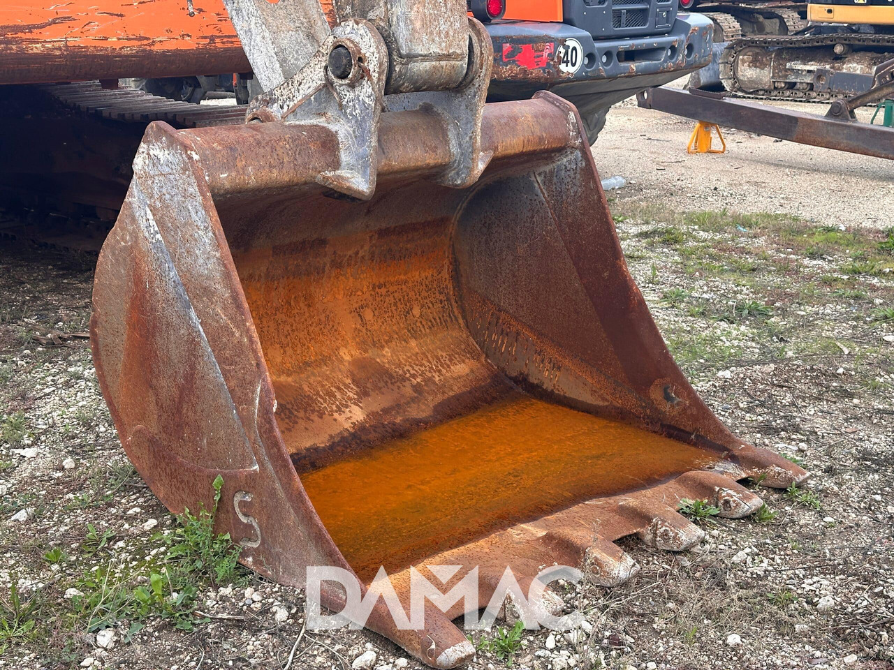 NEW HOLLAND E215B - Crawler excavator: picture 2 NEW HOLLAND E215B - Crawler excavator: picture 2