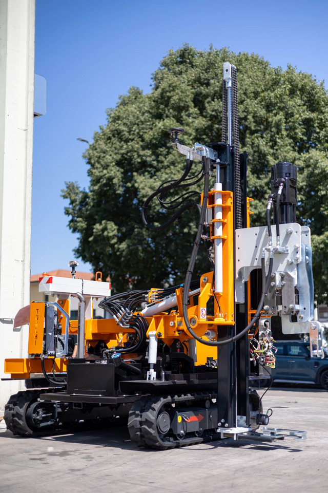 TURCHI 300F - Pile driver: picture 3 TURCHI 300F - Pile driver: picture 3