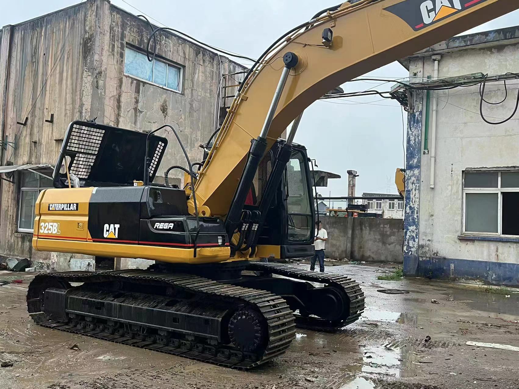 CATERPILLAR 325BL - Crawler excavator: picture 2 CATERPILLAR 325BL - Crawler excavator: picture 2