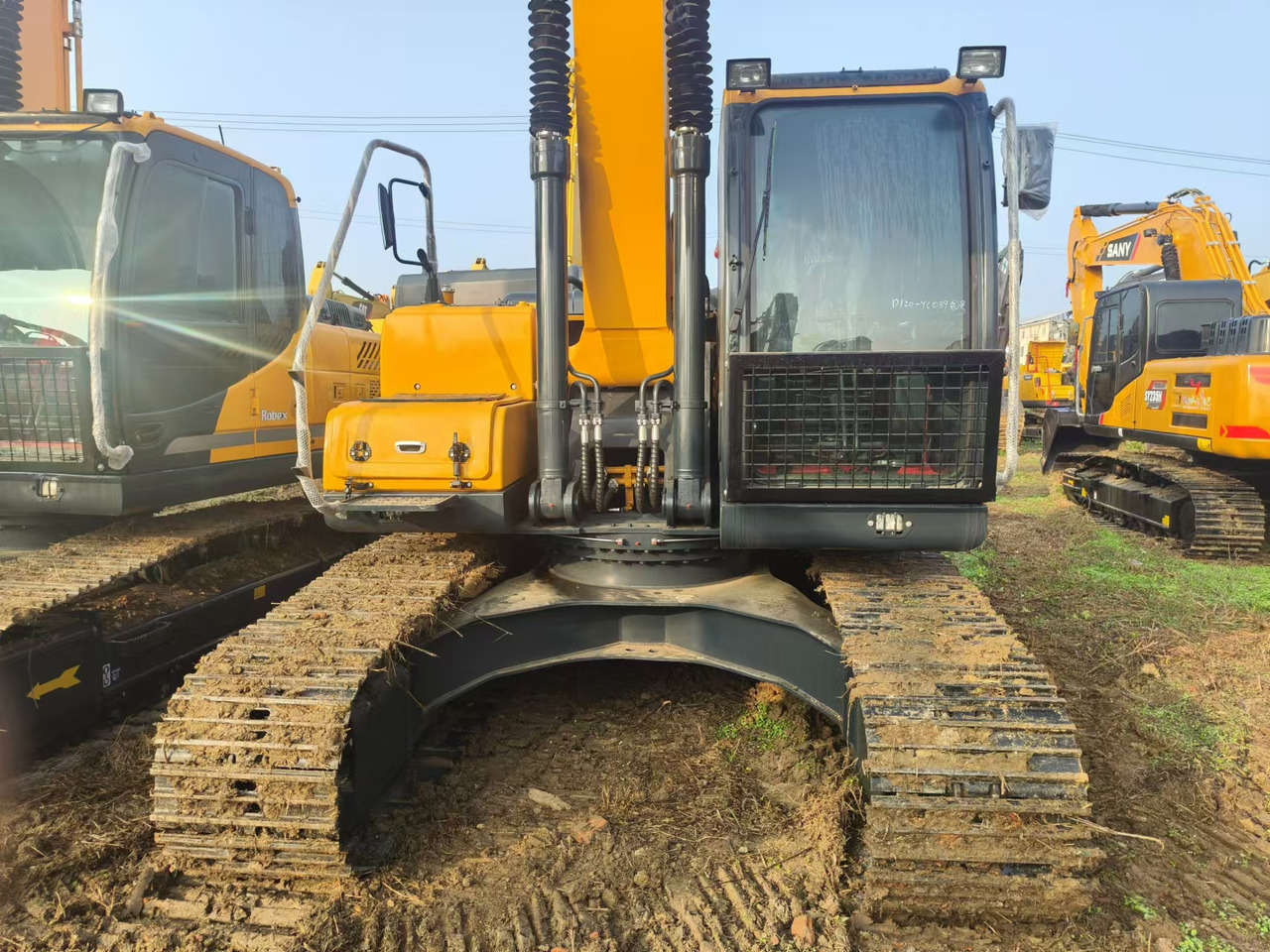 HYUNDAI ROBEX 220LC-9S - Crawler excavator: picture 5 HYUNDAI ROBEX 220LC-9S - Crawler excavator: picture 5