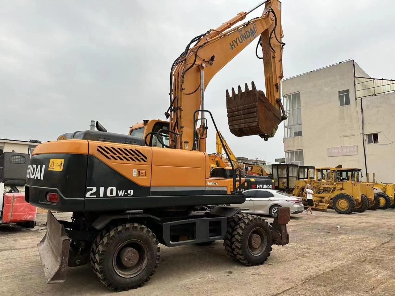 Hyundai 210w-9 - Wheel excavator: picture 1 Hyundai 210w-9 - Wheel excavator: picture 1