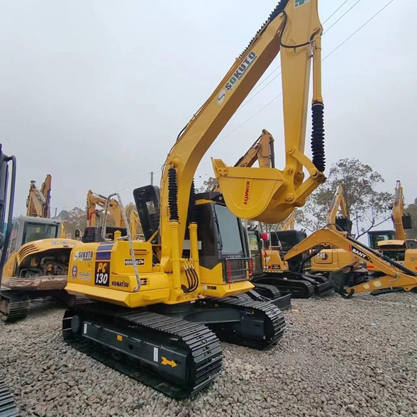 KOMATSU PC130 - Crawler excavator: picture 1 KOMATSU PC130 - Crawler excavator: picture 1