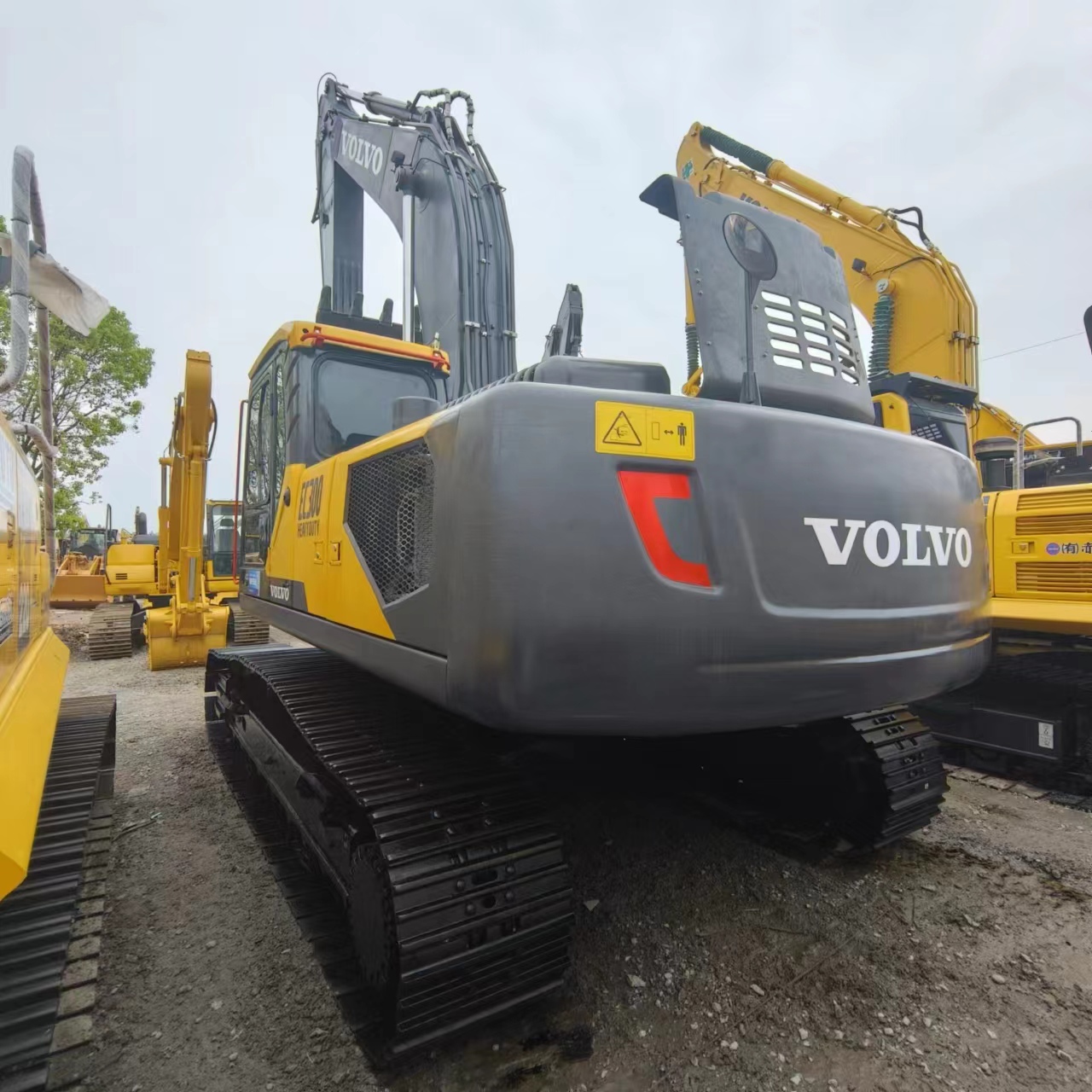 Crawler excavator VOLVO EC300: picture 8
