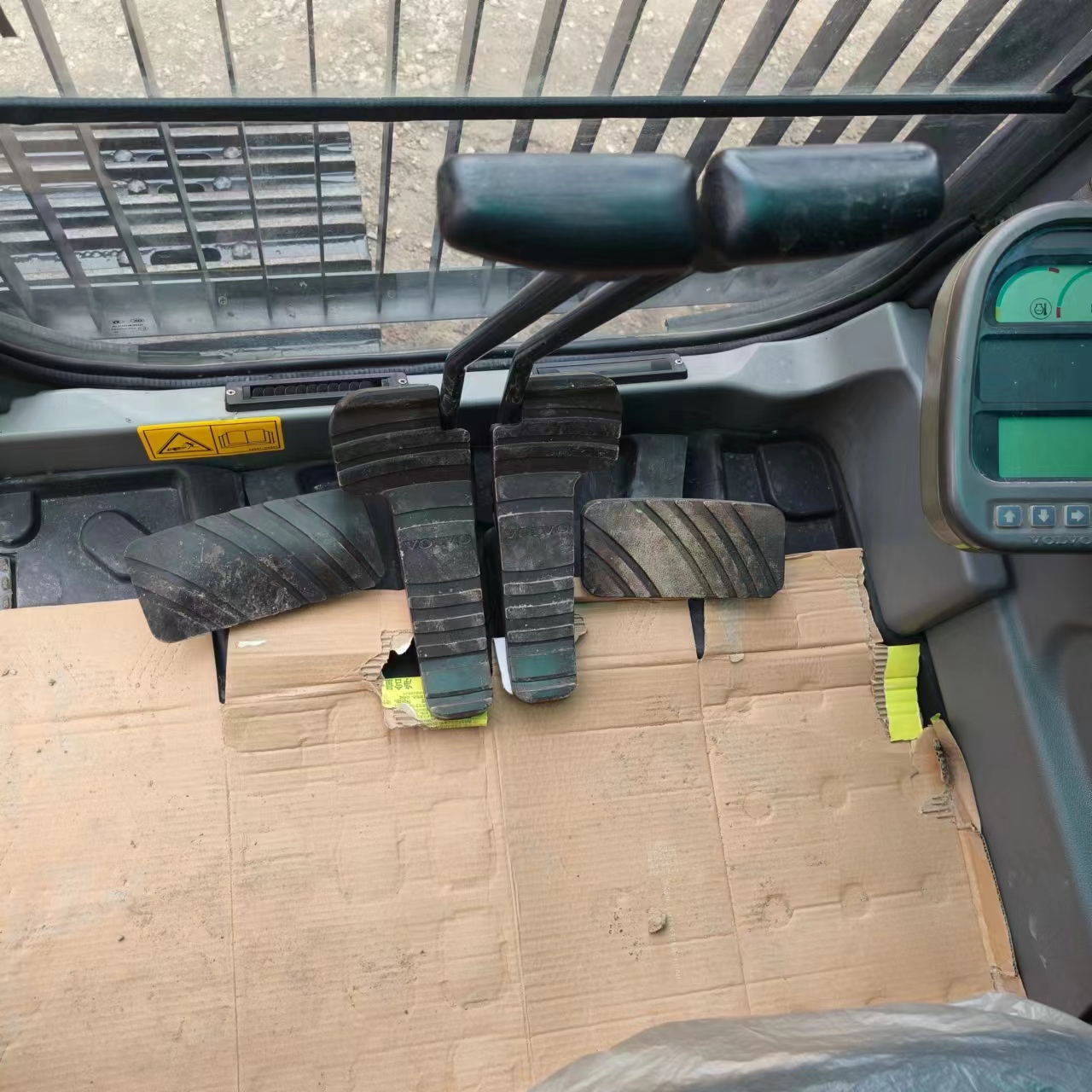 Crawler excavator VOLVO EC300: picture 10