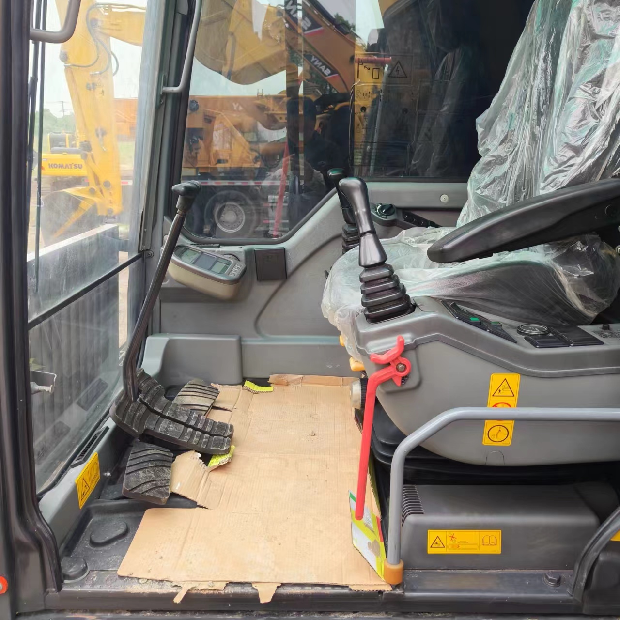 Crawler excavator VOLVO EC300: picture 11