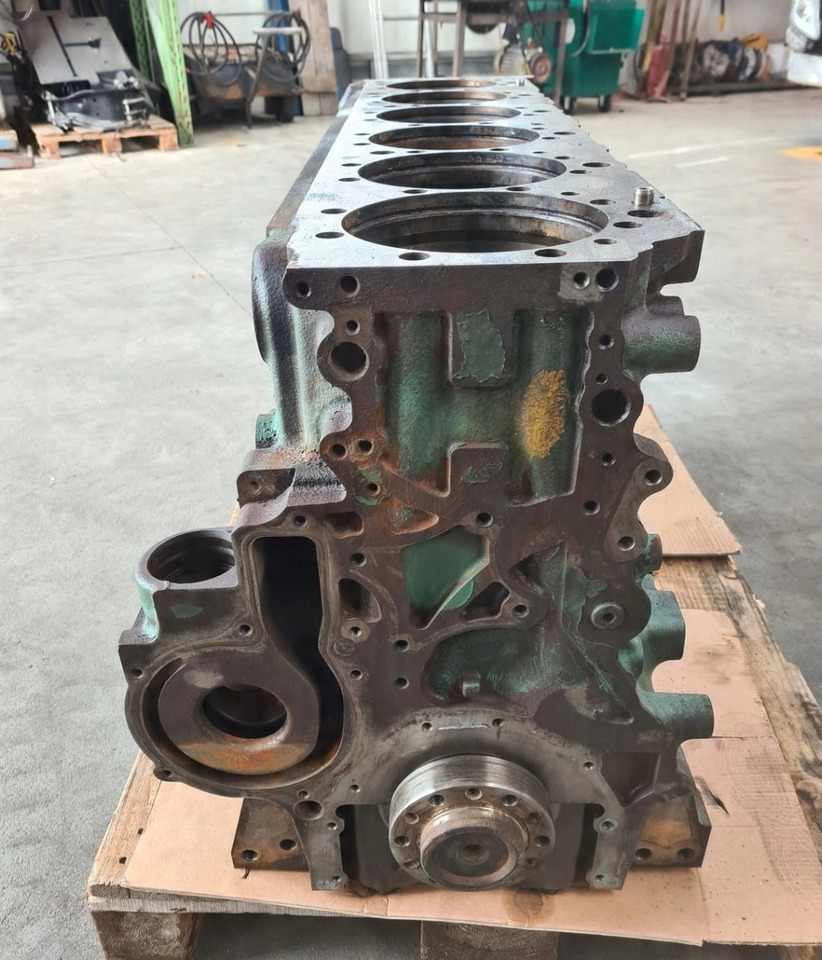 BLOK SILNIKA SŁUPEK WAŁ VOLVO FH 16 D16E 660 D16*015956* - Cylinder block: picture 3 BLOK SILNIKA SŁUPEK WAŁ VOLVO FH 16 D16E 660 D16*015956* - Cylinder block: picture 3