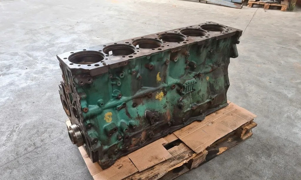 BLOK SILNIKA SŁUPEK WAŁ VOLVO FH 16 D16E 660 D16*015956* - Cylinder block: picture 1 BLOK SILNIKA SŁUPEK WAŁ VOLVO FH 16 D16E 660 D16*015956* - Cylinder block: picture 1