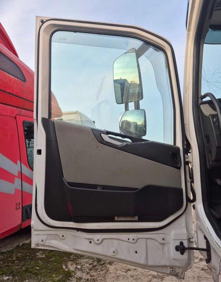 DRZWI KOMPLETNE LEWE VOLVO FH 4 1110 - Door and parts: picture 2 DRZWI KOMPLETNE LEWE VOLVO FH 4 1110 - Door and parts: picture 2