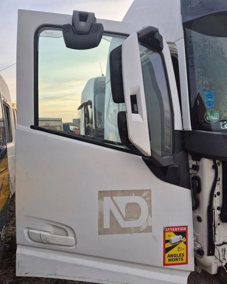 DRZWI KOMPLETNE PRAWE VOLVO FH 4 1110 - Door and parts: picture 1 DRZWI KOMPLETNE PRAWE VOLVO FH 4 1110 - Door and parts: picture 1