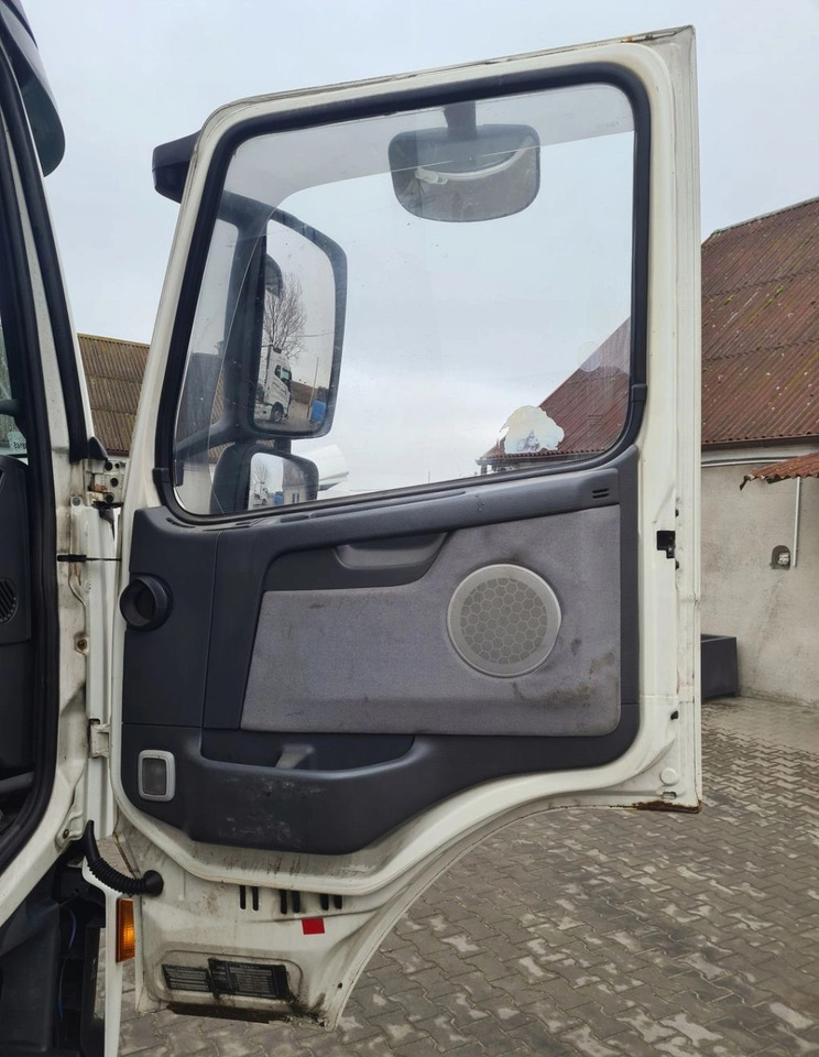 DRZWI KOMPLETNE PRAWE VOLVO FM 9 12 13 - Door and parts: picture 2 DRZWI KOMPLETNE PRAWE VOLVO FM 9 12 13 - Door and parts: picture 2
