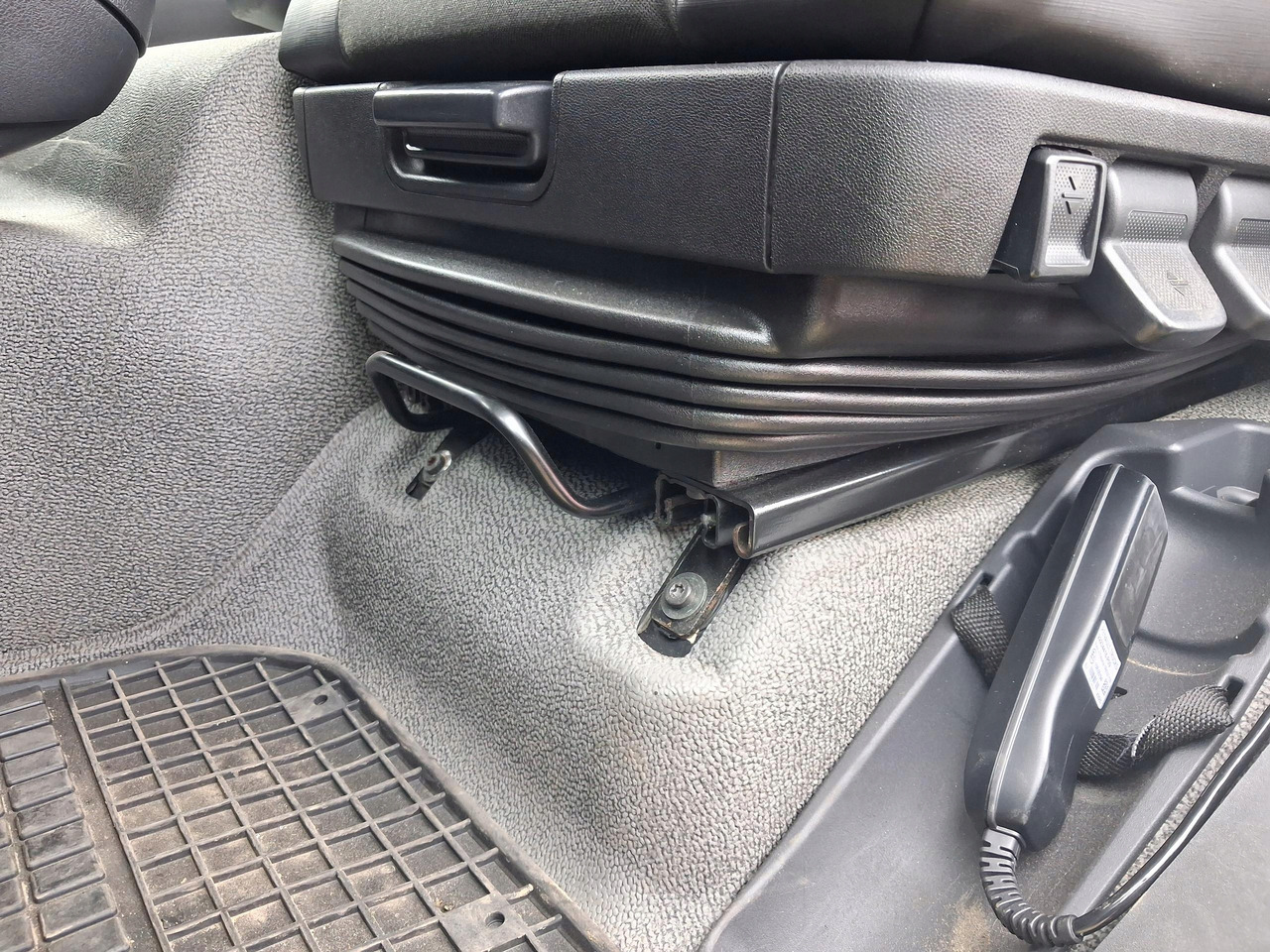 FOTEL KIEROWCY RENAULT GAMA D - Seat: picture 3 FOTEL KIEROWCY RENAULT GAMA D - Seat: picture 3