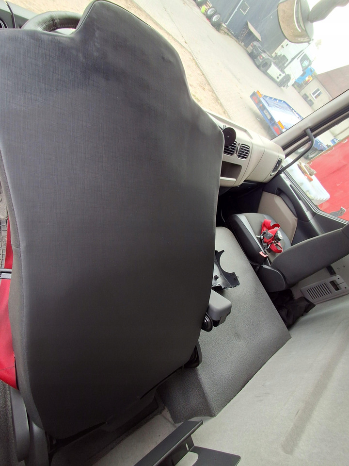 FOTEL KIEROWCY RENAULT GAMA D - Seat: picture 4 FOTEL KIEROWCY RENAULT GAMA D - Seat: picture 4