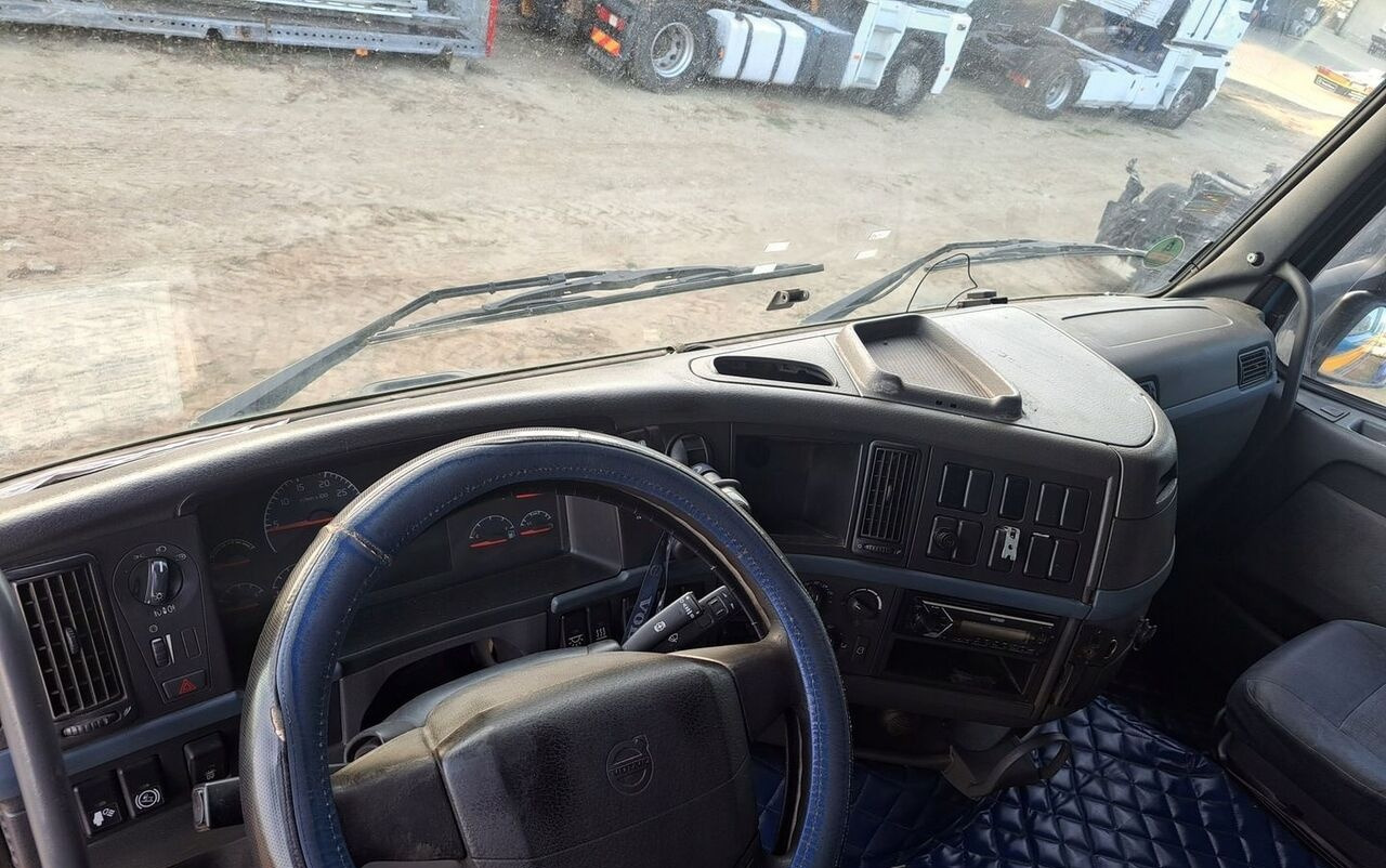 KONSOLA KOMPLETNA KOKPIT DESKA VOLVO FH 12 13 - Dashboard for Truck: picture 1 KONSOLA KOMPLETNA KOKPIT DESKA VOLVO FH 12 13 - Dashboard for Truck: picture 1