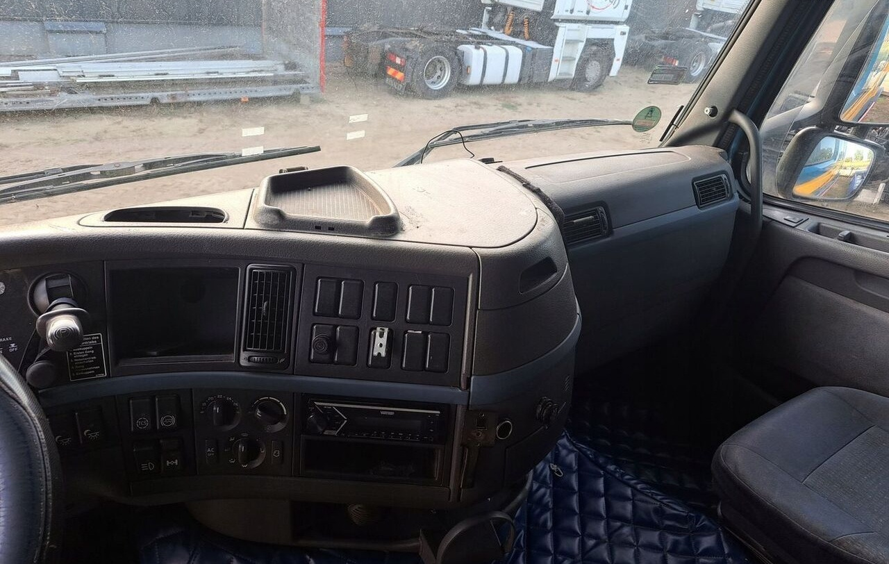 KONSOLA KOMPLETNA KOKPIT DESKA VOLVO FH 12 13 - Dashboard for Truck: picture 2 KONSOLA KOMPLETNA KOKPIT DESKA VOLVO FH 12 13 - Dashboard for Truck: picture 2