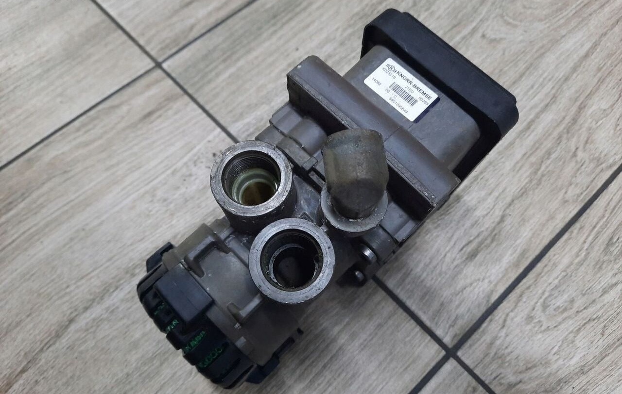 Knorr-Bremse 5801290649 Volvo FH FM - Brake valve for Truck: picture 1 Knorr-Bremse 5801290649 Volvo FH FM - Brake valve for Truck: picture 1
