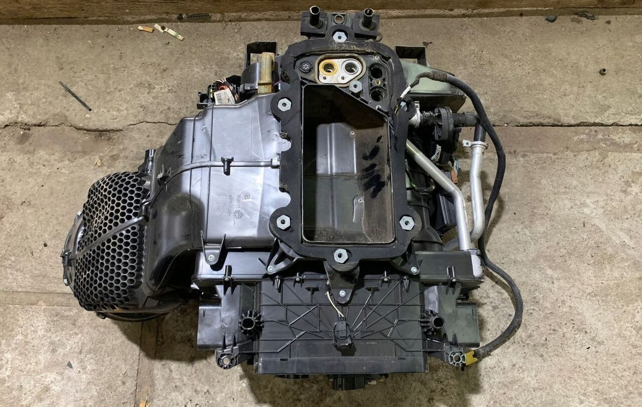 NAGRZEWNICA KOMPLETNA RENAULT GAMA T RANGE - Heating/ Ventilation for Truck: picture 1 NAGRZEWNICA KOMPLETNA RENAULT GAMA T RANGE - Heating/ Ventilation for Truck: picture 1