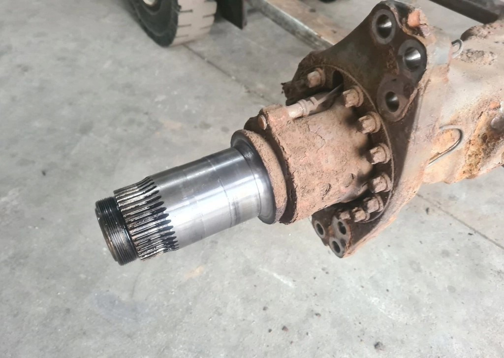 OBUDOWA MOSTU POCHWA NA ZWOLNICY VOLVO FH 4 FM 4 FH 5 FM 5 6x4 8x4 4x2 1048296 P03 - Steering gear: picture 2 OBUDOWA MOSTU POCHWA NA ZWOLNICY VOLVO FH 4 FM 4 FH 5 FM 5 6x4 8x4 4x2 1048296 P03 - Steering gear: picture 2
