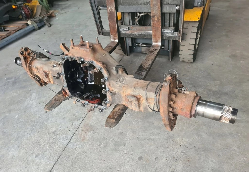 OBUDOWA MOSTU POCHWA NA ZWOLNICY VOLVO FH 4 FM 4 FH 5 FM 5 6x4 8x4 4x2 1048296 P03 - Steering gear: picture 4 OBUDOWA MOSTU POCHWA NA ZWOLNICY VOLVO FH 4 FM 4 FH 5 FM 5 6x4 8x4 4x2 1048296 P03 - Steering gear: picture 4