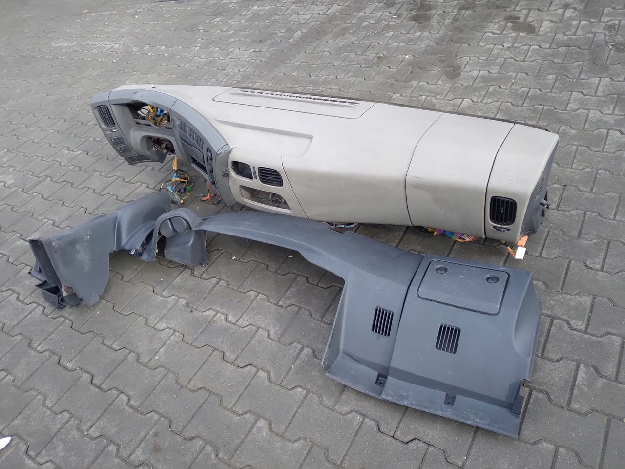 RENAULT KONSOLA DESKA ROZDZIELCZA PRZEKŁADKA ANGLIKA RENAULT LANDER KERAX MIDLUM - Dashboard for Truck: picture 3 RENAULT KONSOLA DESKA ROZDZIELCZA PRZEKŁADKA ANGLIKA RENAULT LANDER KERAX MIDLUM - Dashboard for Truck: picture 3