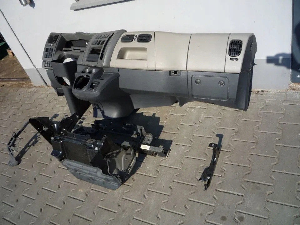 RENAULT KONSOLA DESKA ROZDZIELCZA PRZEKŁADKA ANGLIKA RENAULT MIDLUM DXI EURO 5 - Dashboard for Truck: picture 2 RENAULT KONSOLA DESKA ROZDZIELCZA PRZEKŁADKA ANGLIKA RENAULT MIDLUM DXI EURO 5 - Dashboard for Truck: picture 2