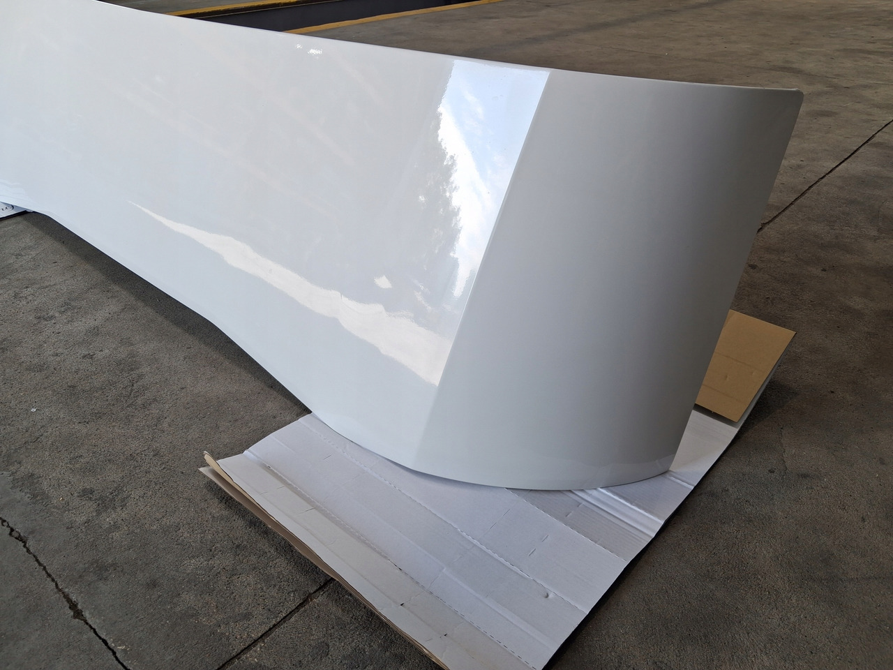 RENAULT MASKA ATRAPA PRZÓD KABINY ORYGINAŁ RENAULT GAMA T EURO 6 - Body and exterior for Truck: picture 3 RENAULT MASKA ATRAPA PRZÓD KABINY ORYGINAŁ RENAULT GAMA T EURO 6 - Body and exterior for Truck: picture 3