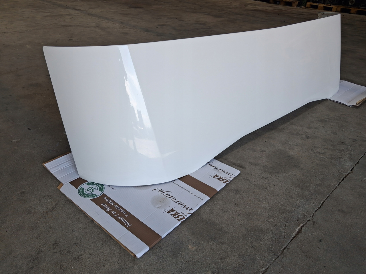 RENAULT MASKA ATRAPA PRZÓD KABINY ORYGINAŁ RENAULT GAMA T EURO 6 - Body and exterior for Truck: picture 2 RENAULT MASKA ATRAPA PRZÓD KABINY ORYGINAŁ RENAULT GAMA T EURO 6 - Body and exterior for Truck: picture 2