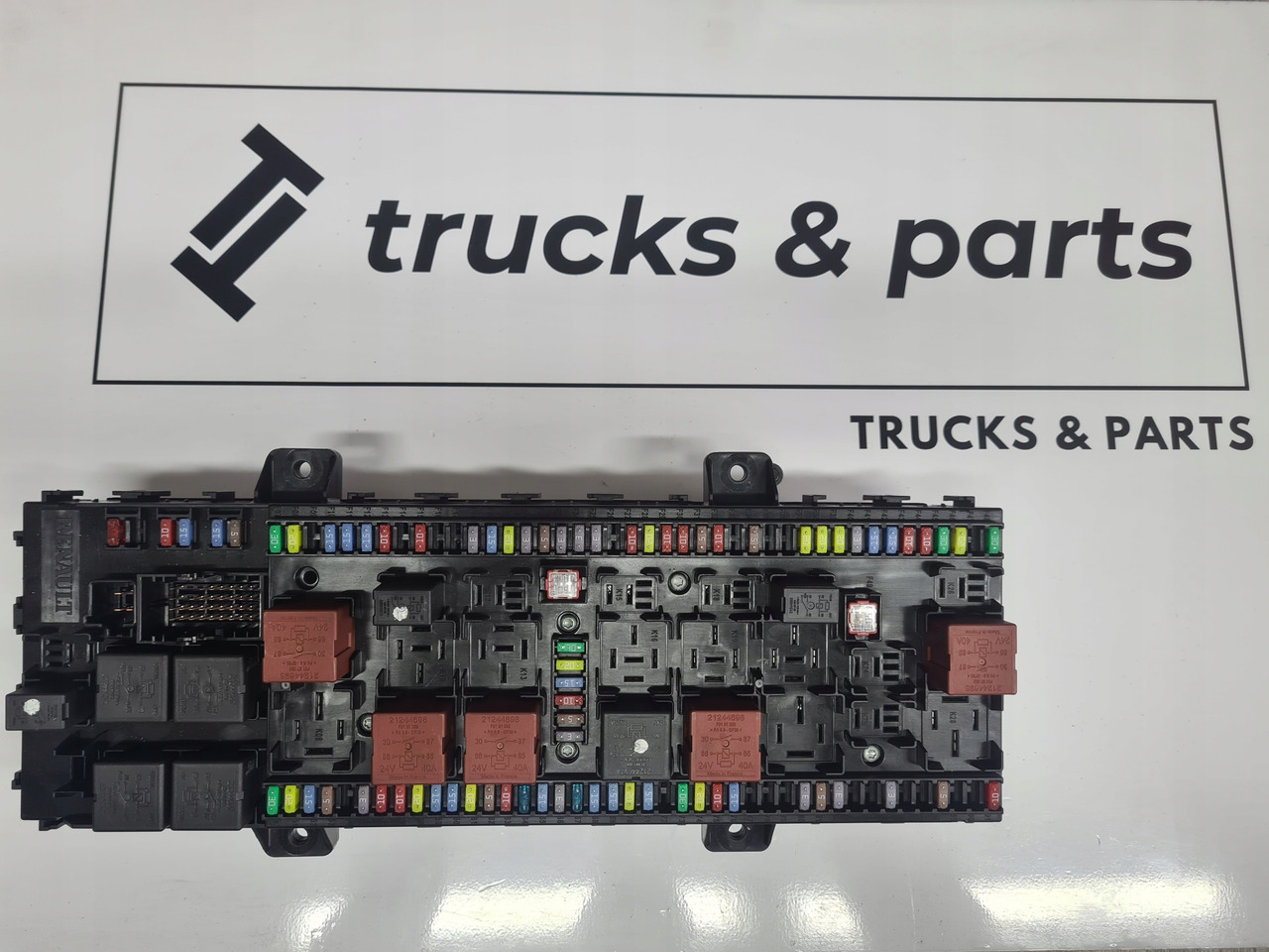 RENAULT PŁYTA BEZPIECZNIKÓW SKRZYNKA RENAULT GAMA T RANGE 22619991 P03 - Fuse for Truck: picture 1 RENAULT PŁYTA BEZPIECZNIKÓW SKRZYNKA RENAULT GAMA T RANGE 22619991 P03 - Fuse for Truck: picture 1
