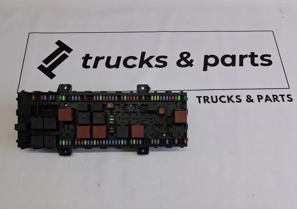 RENAULT PŁYTA BEZPIECZNIKÓW SKRZYNKA RENAULT GAMA T RANGE 22821376 P02 - Fuse for Truck: picture 1 RENAULT PŁYTA BEZPIECZNIKÓW SKRZYNKA RENAULT GAMA T RANGE 22821376 P02 - Fuse for Truck: picture 1