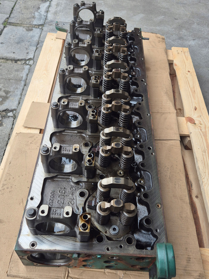 RENAULT SILNIKA D13K 23436289 - Cylinder head: picture 1 RENAULT SILNIKA D13K 23436289 - Cylinder head: picture 1