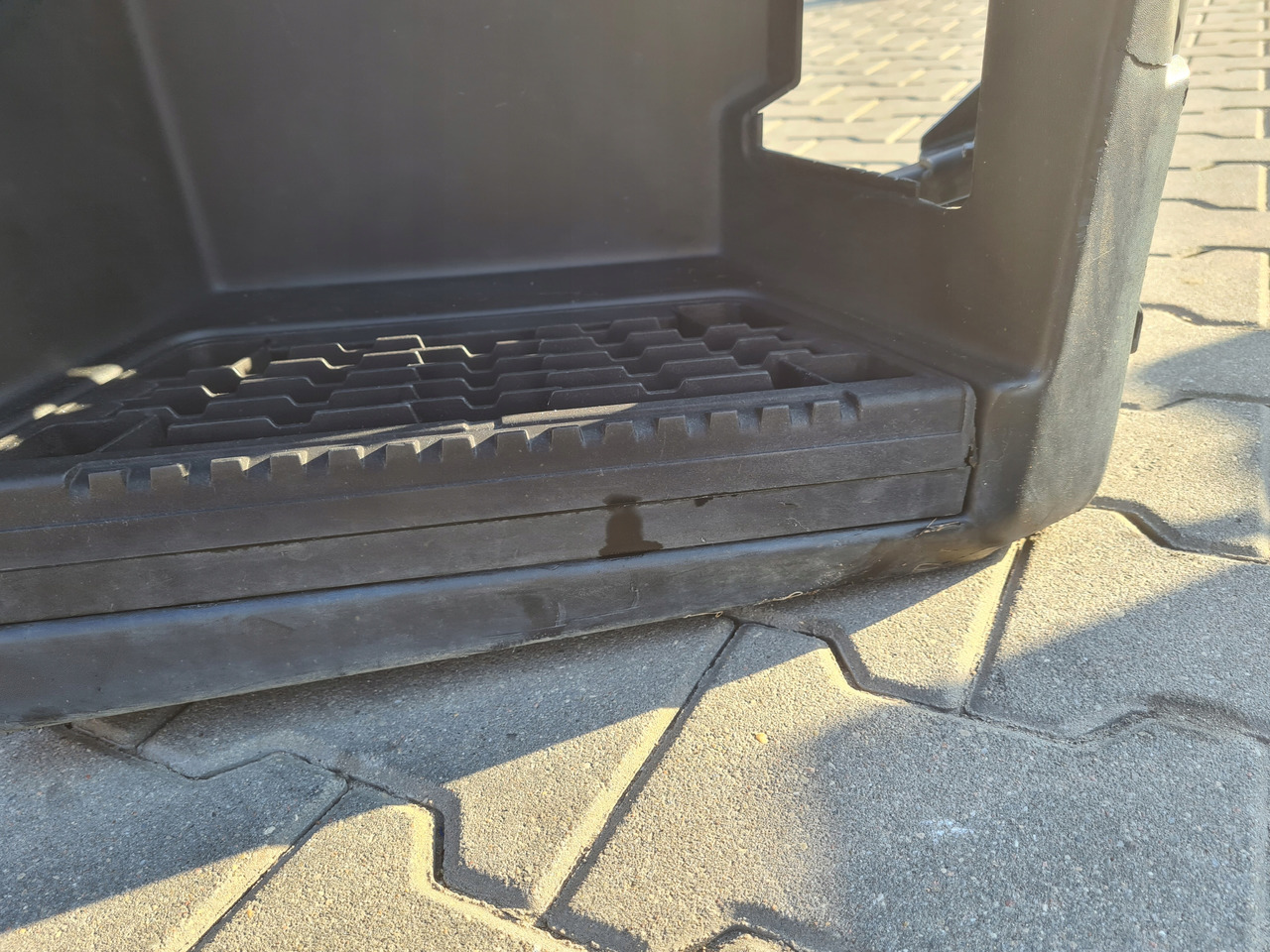 RENAULT STOPNICA KOMPLETNA PRAWA STELAŻ STOPNICY STOPNIA RENAULT GAMA T RANGE - Footstep for Truck: picture 4 RENAULT STOPNICA KOMPLETNA PRAWA STELAŻ STOPNICY STOPNIA RENAULT GAMA T RANGE - Footstep for Truck: picture 4