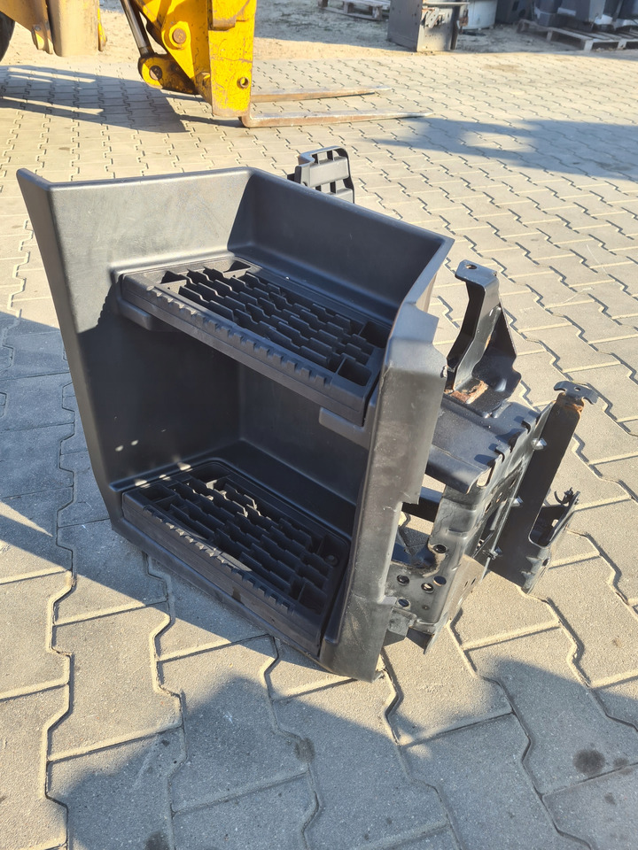 RENAULT STOPNICA KOMPLETNA PRAWA STELAŻ STOPNICY STOPNIA RENAULT GAMA T RANGE - Footstep for Truck: picture 3 RENAULT STOPNICA KOMPLETNA PRAWA STELAŻ STOPNICY STOPNIA RENAULT GAMA T RANGE - Footstep for Truck: picture 3