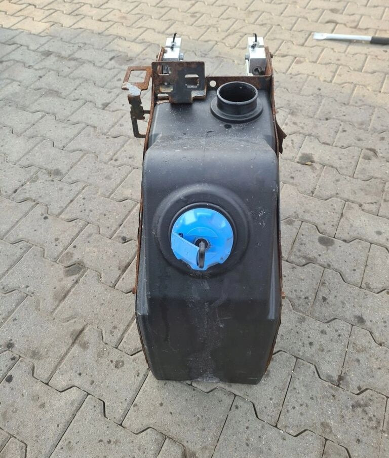 Renault OE 22077231 Renault RENAULT GAMA D VOLVO FL EURO 6 - AdBlue tank for Truck: picture 5 Renault OE 22077231 Renault RENAULT GAMA D VOLVO FL EURO 6 - AdBlue tank for Truck: picture 5
