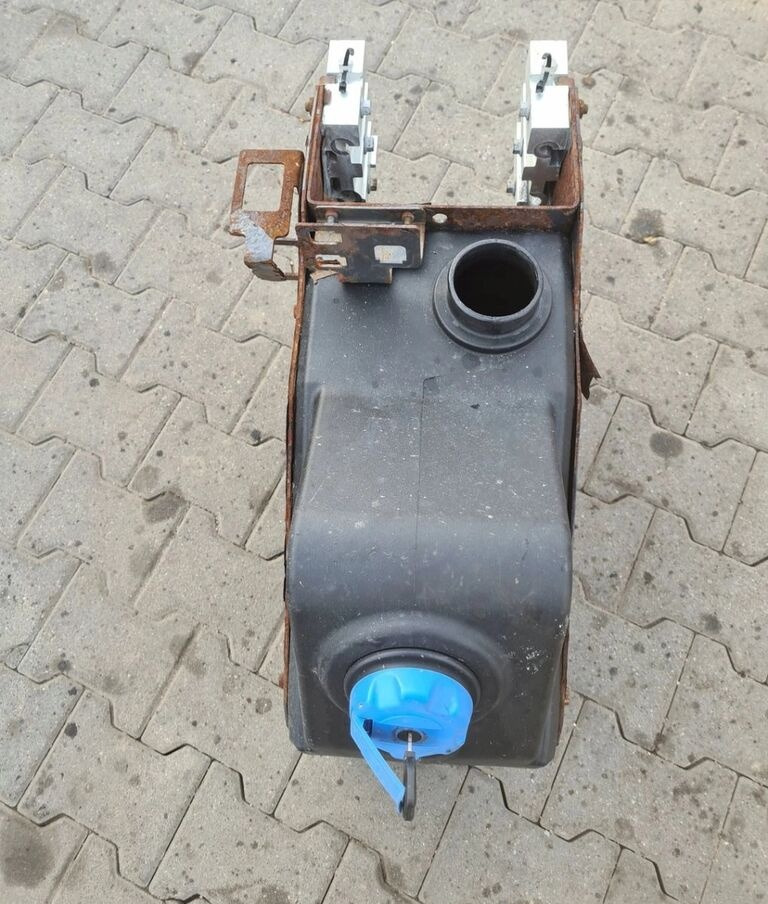 Renault OE 22077231 Renault RENAULT GAMA D VOLVO FL EURO 6 - AdBlue tank for Truck: picture 2 Renault OE 22077231 Renault RENAULT GAMA D VOLVO FL EURO 6 - AdBlue tank for Truck: picture 2