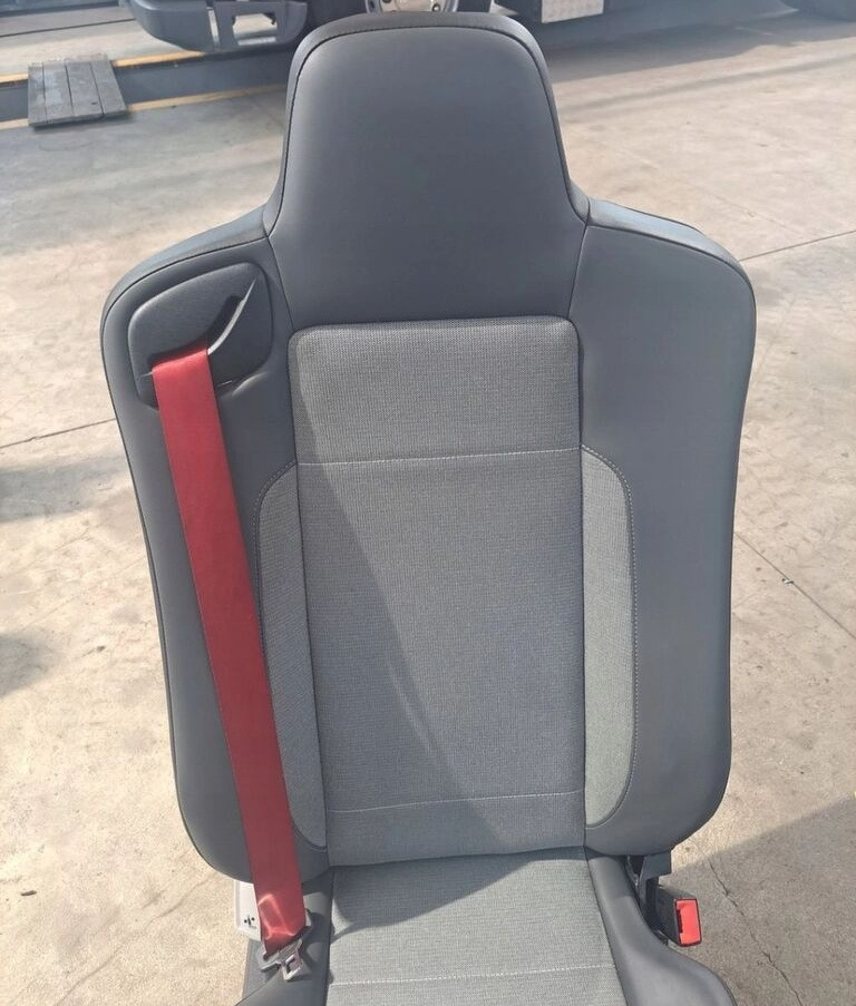 Renault PRAWY SIEDZENIE PASAŻERA Renault RANGE GAMA T C K - Seat for Truck: picture 5 Renault PRAWY SIEDZENIE PASAŻERA Renault RANGE GAMA T C K - Seat for Truck: picture 5