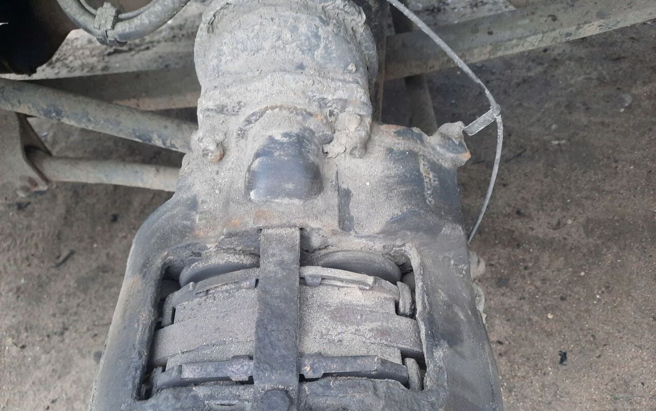 VOLVO FL 6 00-06 R 17.5 8 SZPILEK - Brake caliper for Truck: picture 1 VOLVO FL 6 00-06 R 17.5 8 SZPILEK - Brake caliper for Truck: picture 1