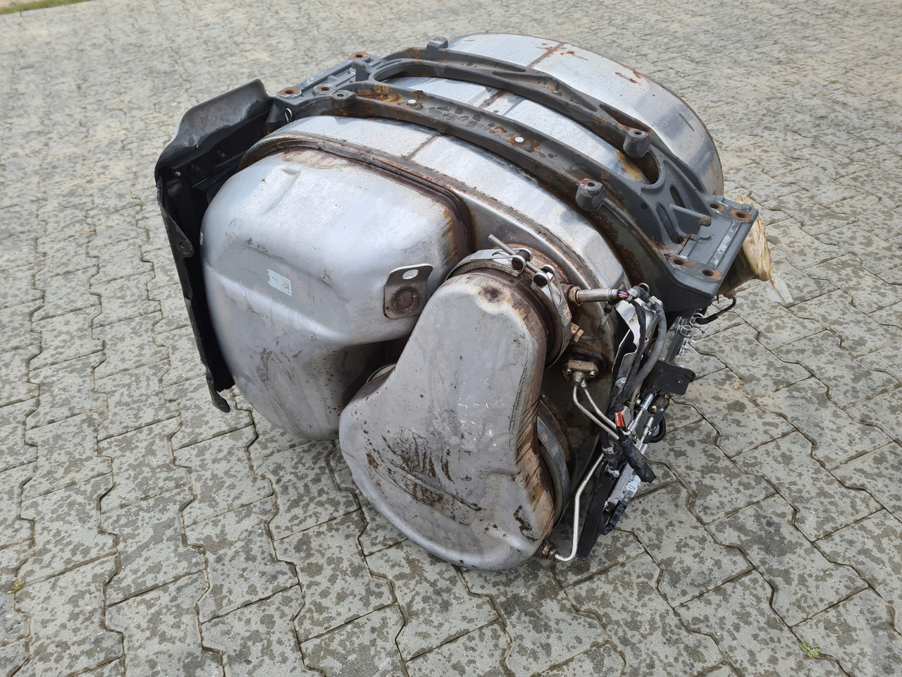 Catalytic converter VOLVO KATALIZATOR TŁUMIK DPF FILTR KOMPLETNY VOLVO FH 4 FM 4 RENAULT GAMA T RANGE: picture 6 Catalytic converter VOLVO KATALIZATOR TŁUMIK DPF FILTR KOMPLETNY VOLVO FH 4 FM 4 RENAULT GAMA T RANGE: picture 6