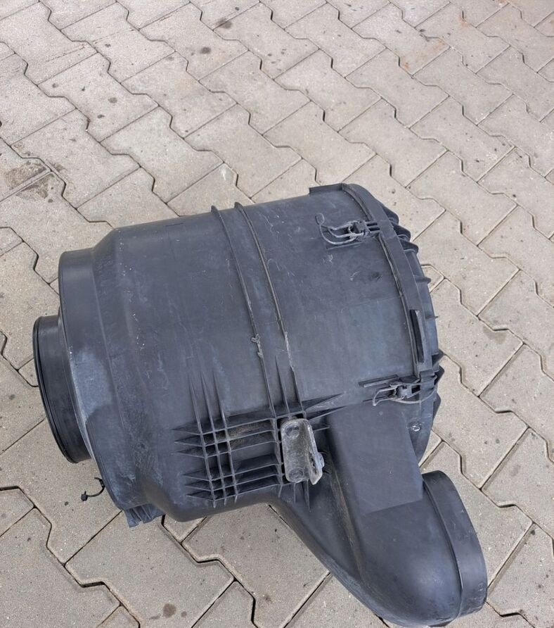 VOLVO OBUDOWA FILTRA POWIETRZA VOLVO FH FM 4 13 LIFT RENAULT GAMA T - Air filter for Truck: picture 1 VOLVO OBUDOWA FILTRA POWIETRZA VOLVO FH FM 4 13 LIFT RENAULT GAMA T - Air filter for Truck: picture 1