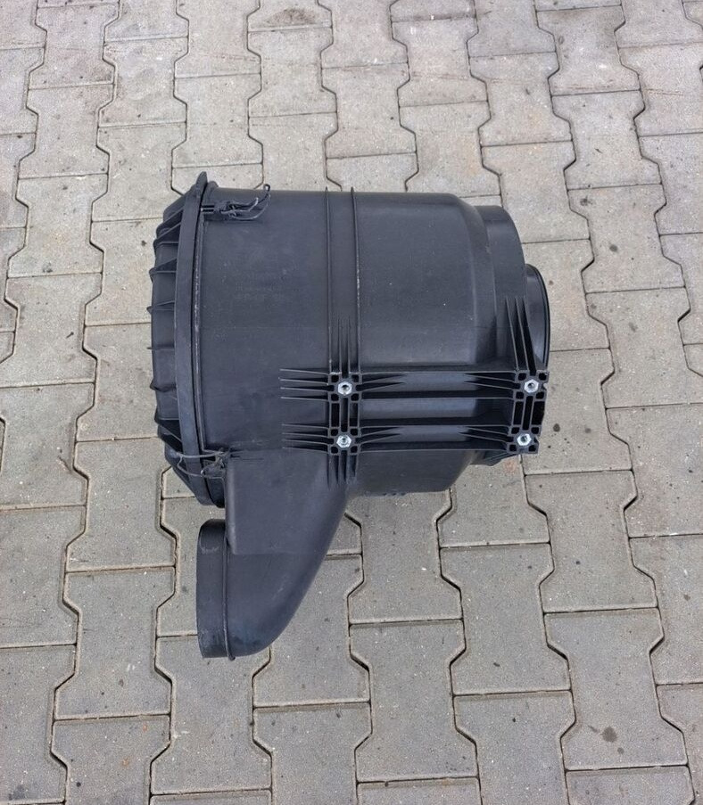 VOLVO OBUDOWA FILTRA POWIETRZA VOLVO FH FM 4 13 LIFT RENAULT GAMA T - Air filter for Truck: picture 3 VOLVO OBUDOWA FILTRA POWIETRZA VOLVO FH FM 4 13 LIFT RENAULT GAMA T - Air filter for Truck: picture 3