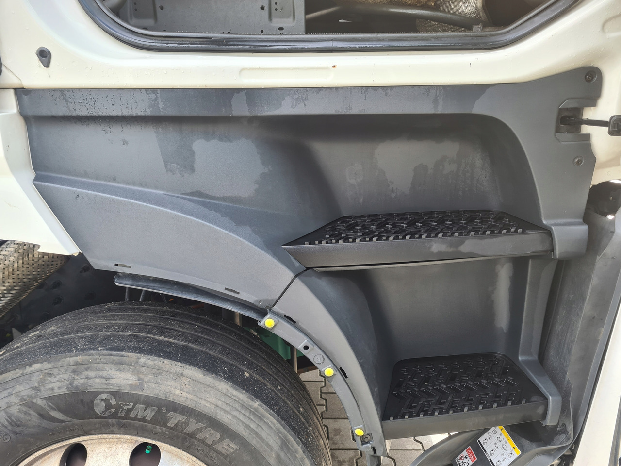 Footstep for Truck VOLVO STOPIEŃ STOPNICA KOMPLETNA PRAWA STELAŻ ORYGINAŁ VOLVO FH 5: picture 1